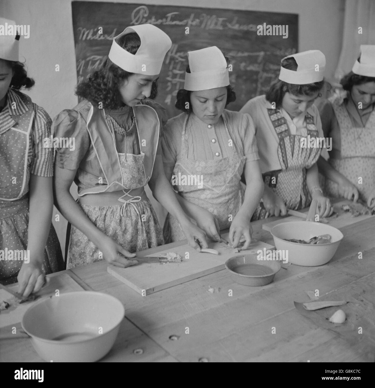 Teenage High School Girls in Domestic Science Class, Penasco, New Mexico, USA, John Collier for Office of War Information, January 1943 Stock Photo