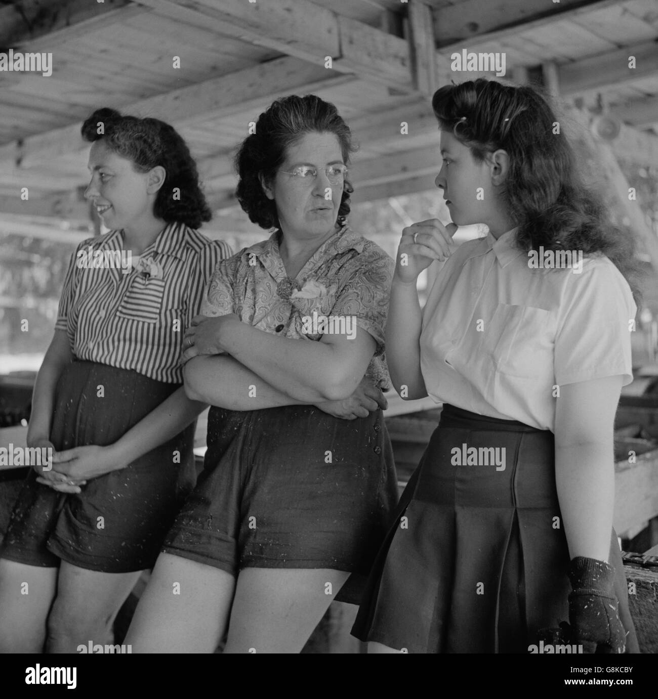 Three Women Workers on Break, U.S. Department of Agriculture Timber Salvage Sawmill, Turkey Pond, New Hampshire, USA, John Collier for Office of War Information, June 1943 Stock Photo