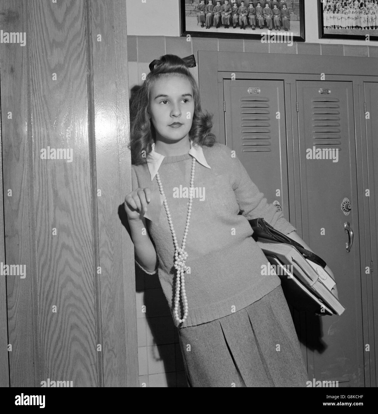 Teenage Girl Wearing Sweater and Long Bead Necklace, Woodrow Wilson High School, Washington DC, USA, Esther Bubley for Office of War Information, October 1943 Stock Photo