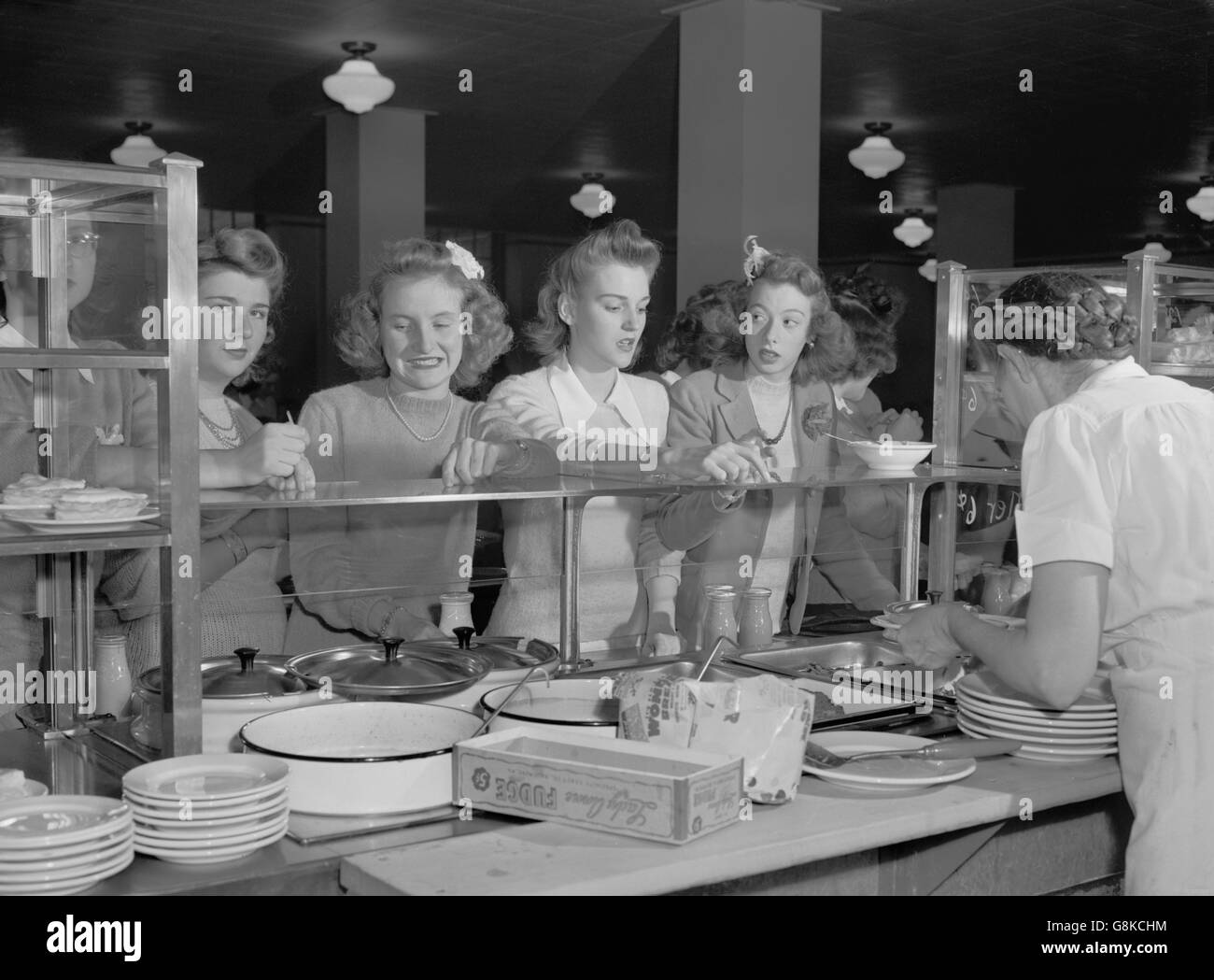 Teenage Girls at Cafeteria Counter, Woodrow Wilson High School, Washington DC, USA, Esther Bubley for Office of War Information, October 1943 Stock Photo