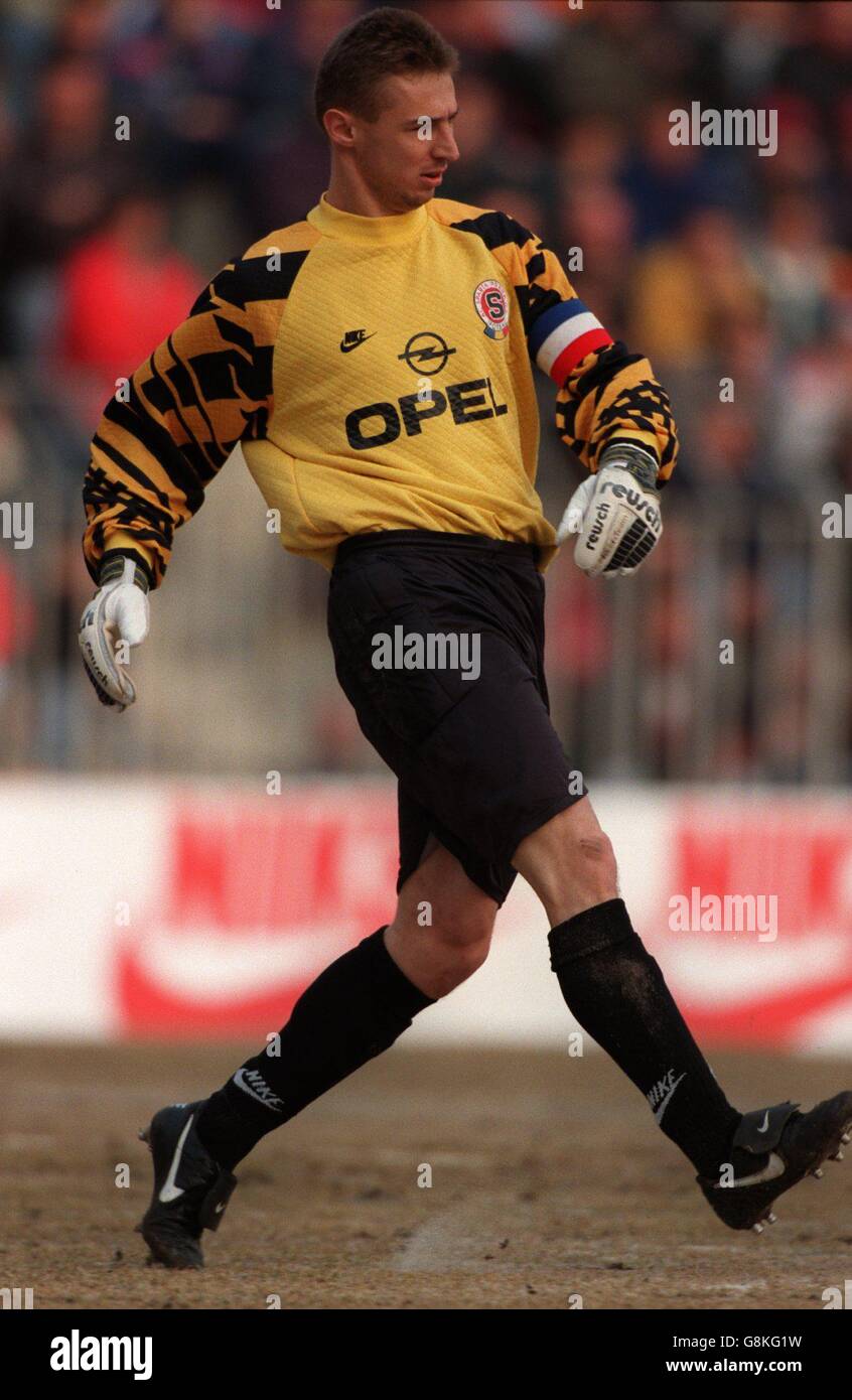 Czech Soccer - Sparta Prague v Slavia Prague. The Sparta Prague wall  defends a Slavia Prague free kick Stock Photo - Alamy