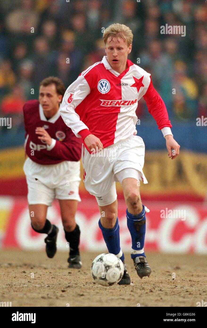 Czech Soccer - Sparta Prague v Slavia Prague. The Sparta Prague wall  defends a Slavia Prague free kick Stock Photo - Alamy