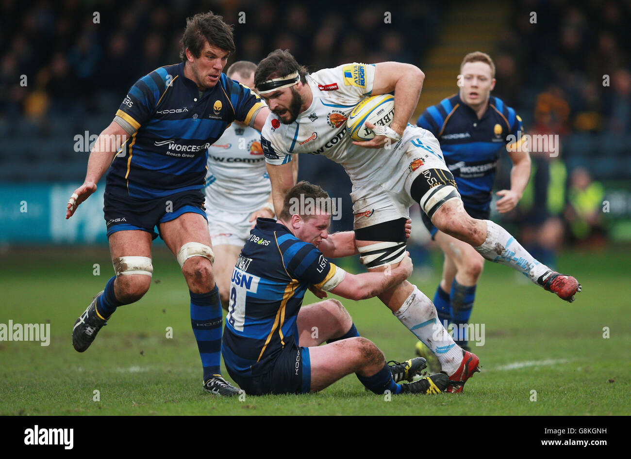 Exeter Chiefs' Don Armand is tackled by Worcester Warriors Niall Annett (floor) and Donncha O'Callaghan during the Aviva Premiership match at the Sixways Stadium, Worcester. PRESS ASSOCIATION Photo. Picture date: Sunday January 31, 2016. See PA story RUGBYU Worcester. Photo credit should read: David Davies/PA Wire. Stock Photo