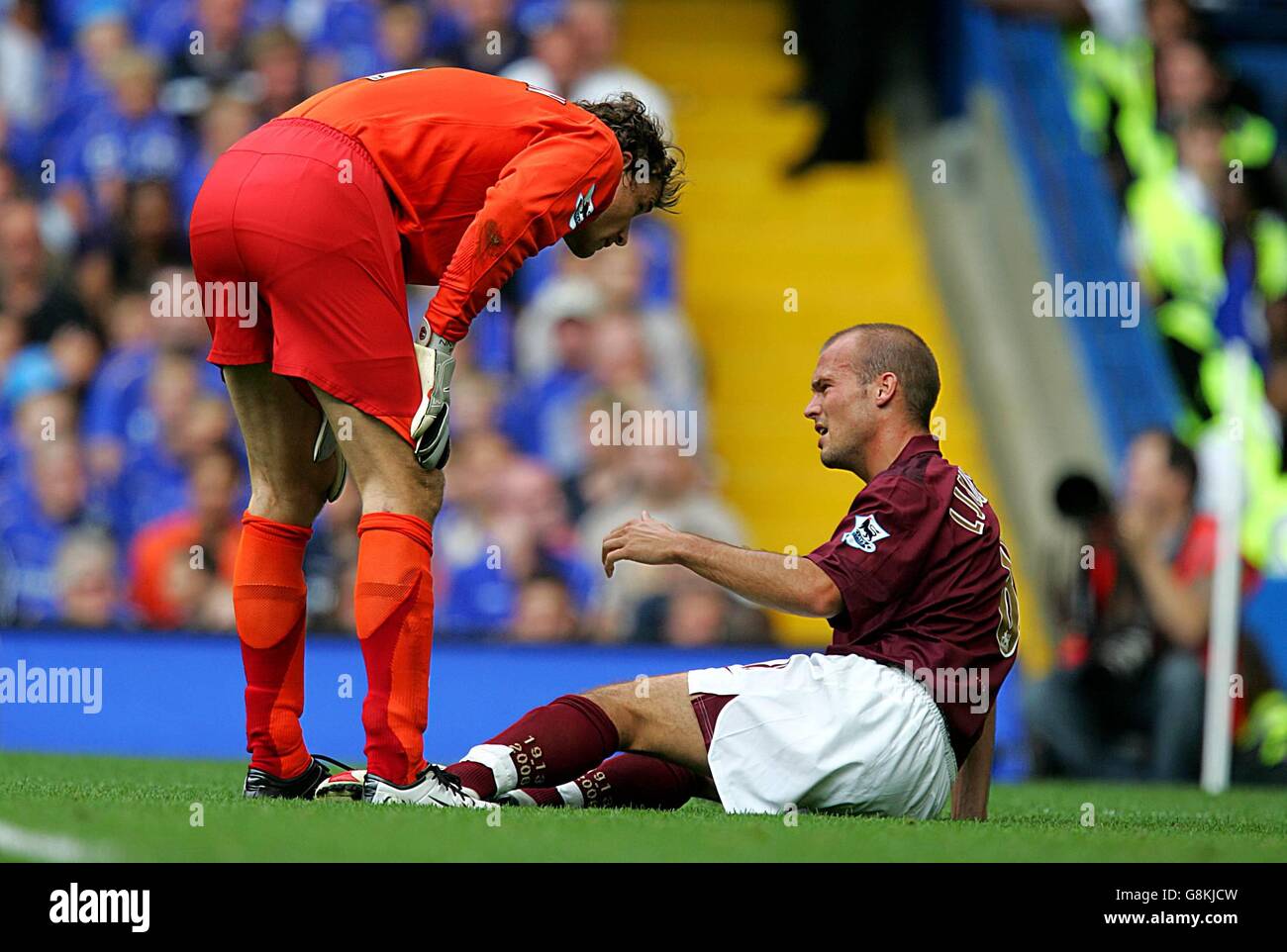 Soccer - FA Barclays Premiership - Chelsea v Arsenal - Stamford Bridge. Arsenal's Fredrik Ljungberg sits injured Stock Photo