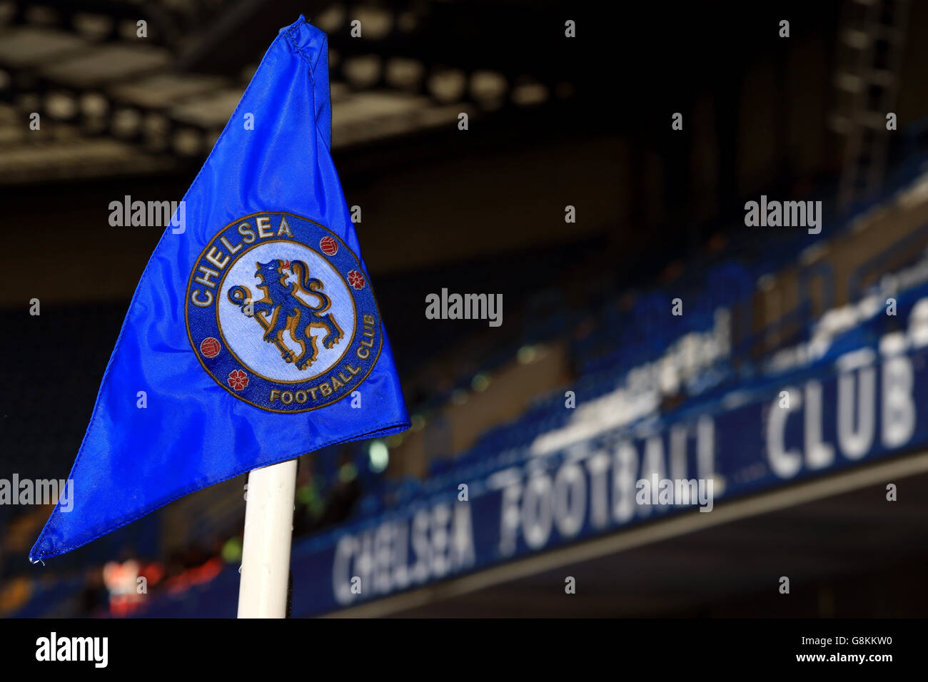 Chelsea football club logo hi-res stock photography and images - Alamy