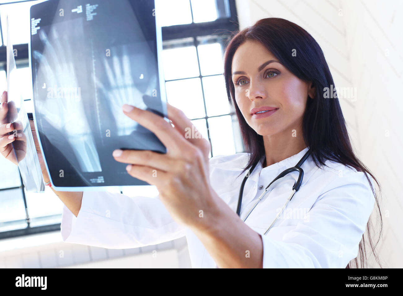 Doctor and nurse examine x ray hi-res stock photography and images - Alamy