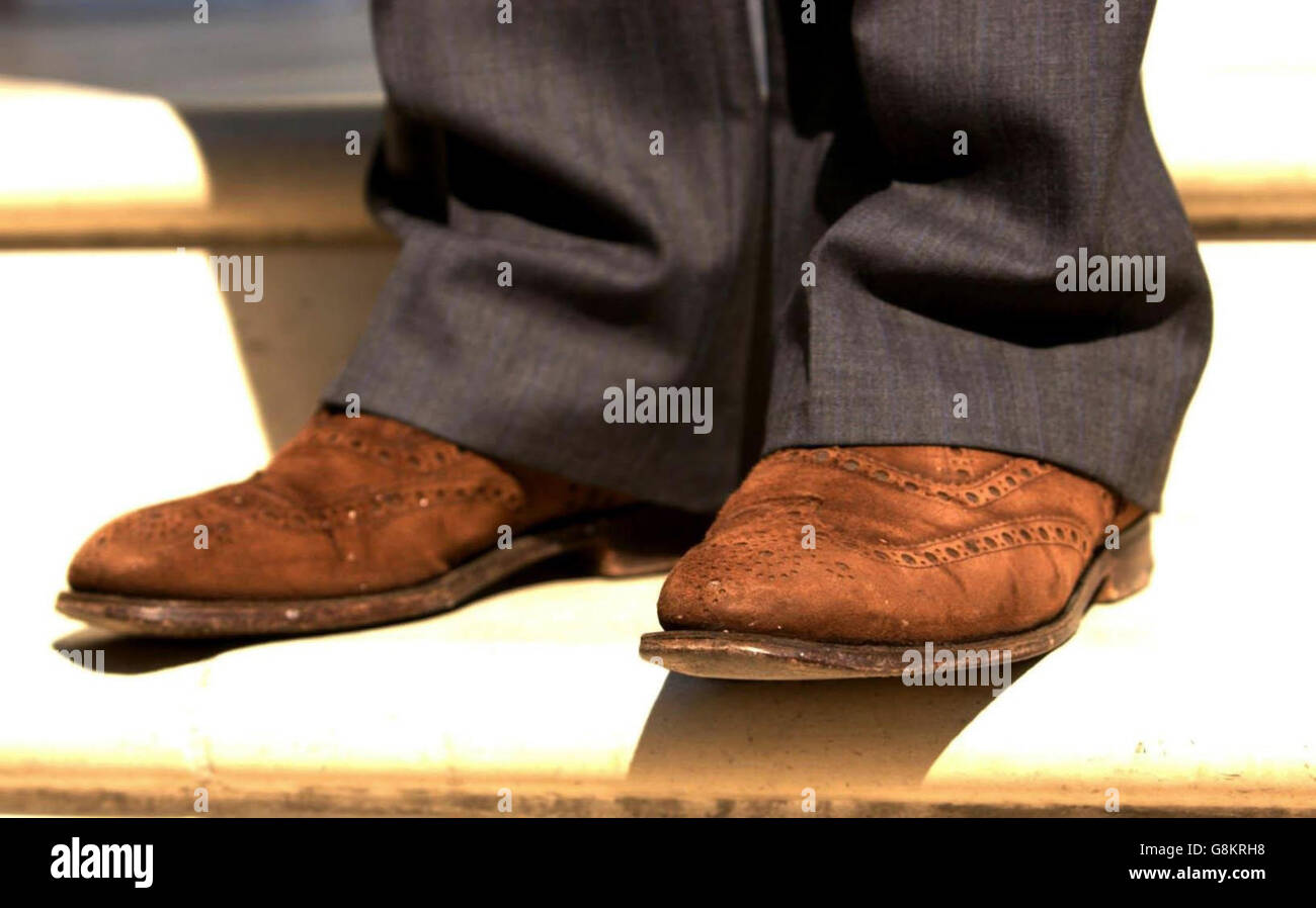 The trademark brown suede shoes of Ken Clarke stands on the steps of the St. Stephens Club, in London, Wednesday August 31, 2005, as the former Chancellor formerly announces his intention to enter the race for the Conservative party leadership contest. See PA Story POLITICS Tories. PRESS ASSOCIATION Photo. Photo credit should read: Chris Young/PA Stock Photo