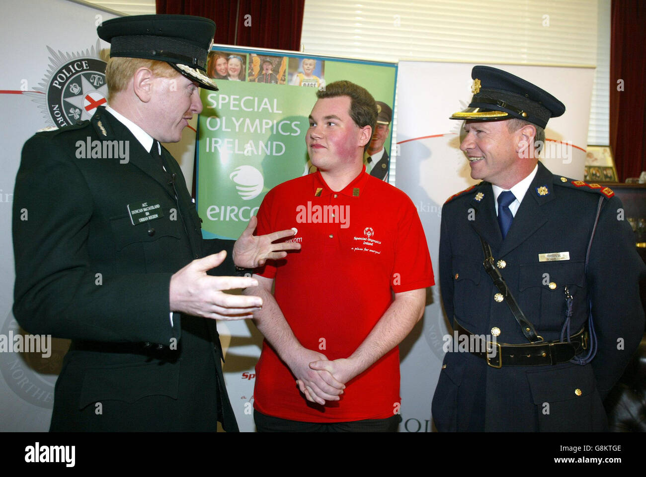 Police service of Northern Ireland assistant Chief Constable Duncan McCausland (left) and Garda Chief Superintendent Colm Rooney, chat with Paul Nugent, a Special Olympics athlete from Warrenpoint Co Down, Friday 2nd September 2005 in Belfast. During the launch of a new training programme for both police services in Ireland to help recruits with the skills to deal with people with special needs. The Special Olympics Law Enforcement programme has been developed by all three organisations for recruits to both police forces and will see them following a common curriculum at Garnerville Police Stock Photo