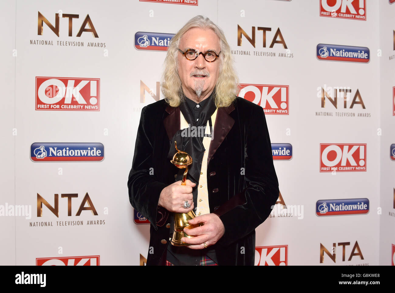 Billy Connolly with the Special Recognition Award pictured backstage at the National Television Awards 2016, at the O2 Arena, London. PRESS ASSOCIATION Photo. Picture date: Wednesday January 20, 2016. Photo credit should read: Matt Crossick/PA Wire. Stock Photo