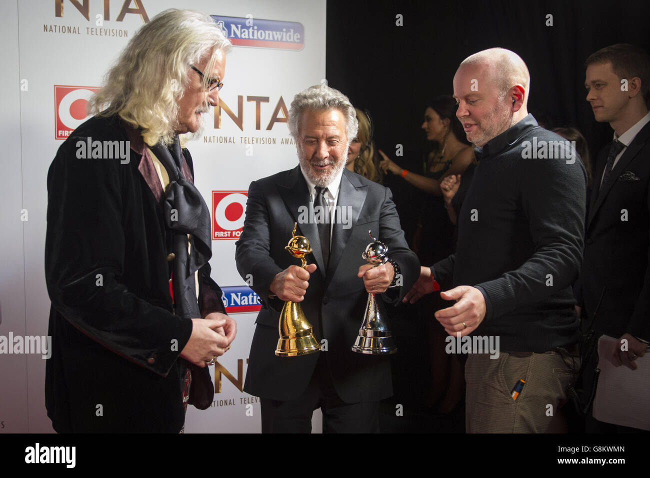 Dustin Hoffman presenting Billy Connolly with the Special Recognition Award pictured backstage at the National Television Awards 2016, at the O2 Arena, London. PRESS ASSOCIATION Photo. Picture date: Wednesday January 20, 2016. Photo credit should read: Matt Crossick/PA Wire. Stock Photo