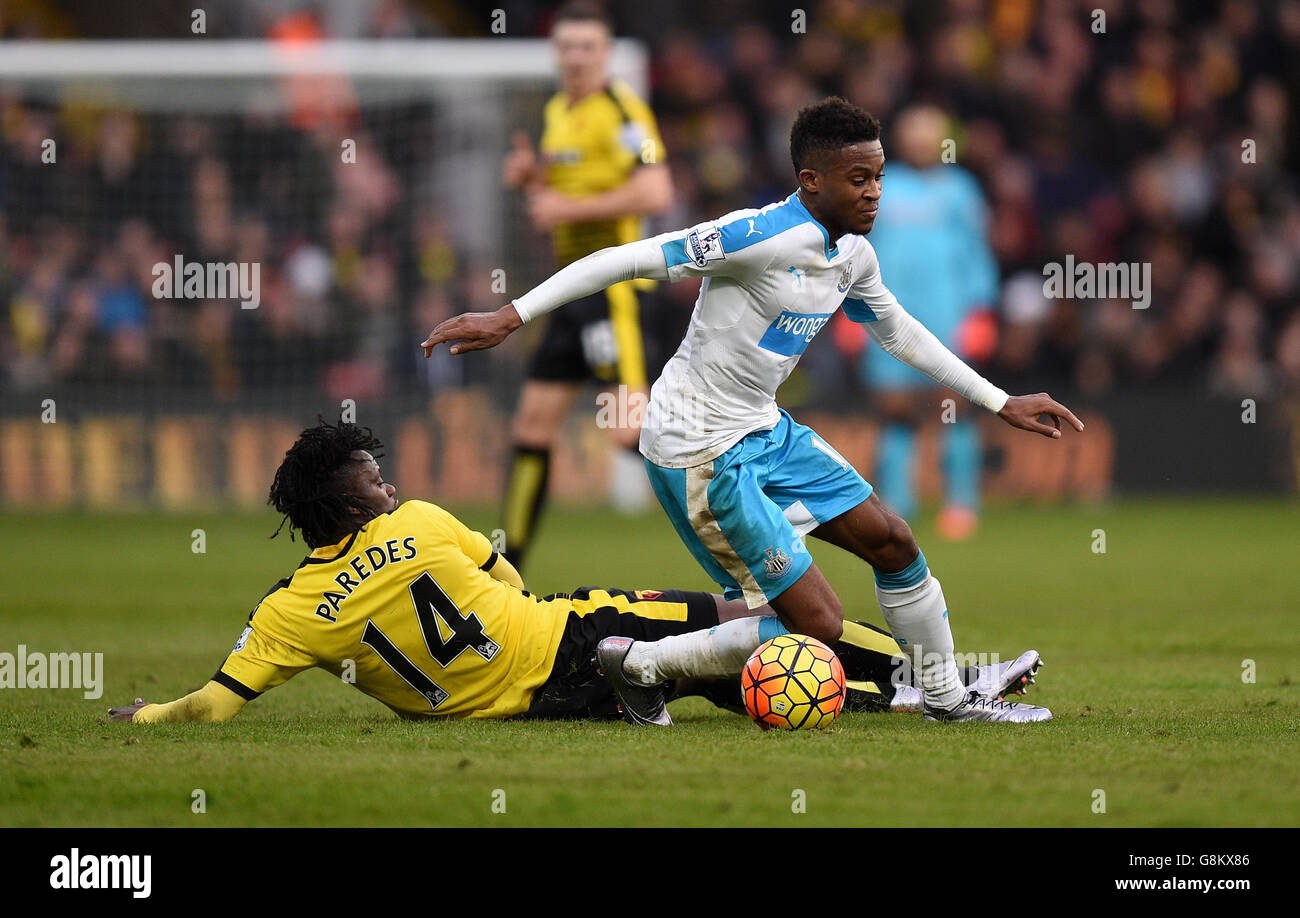 Watford's Juan Carlos Paredes (left) and Newcastle United's Rolando Aarons battle for the ball during the Barclays Premier League match at Vicarage Road, London. Stock Photo
