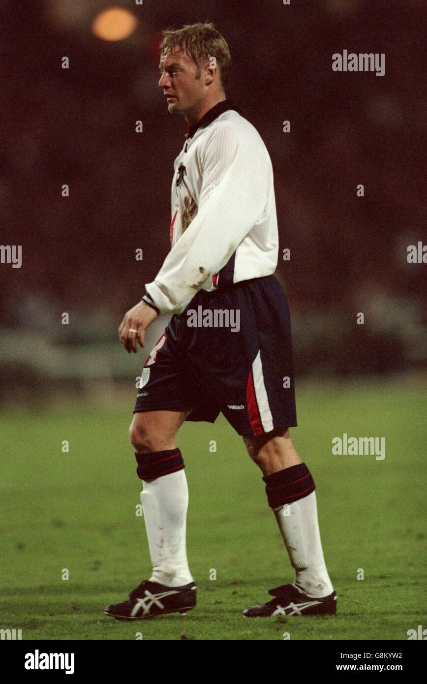 David batty of england leaves the field of play hi-res stock