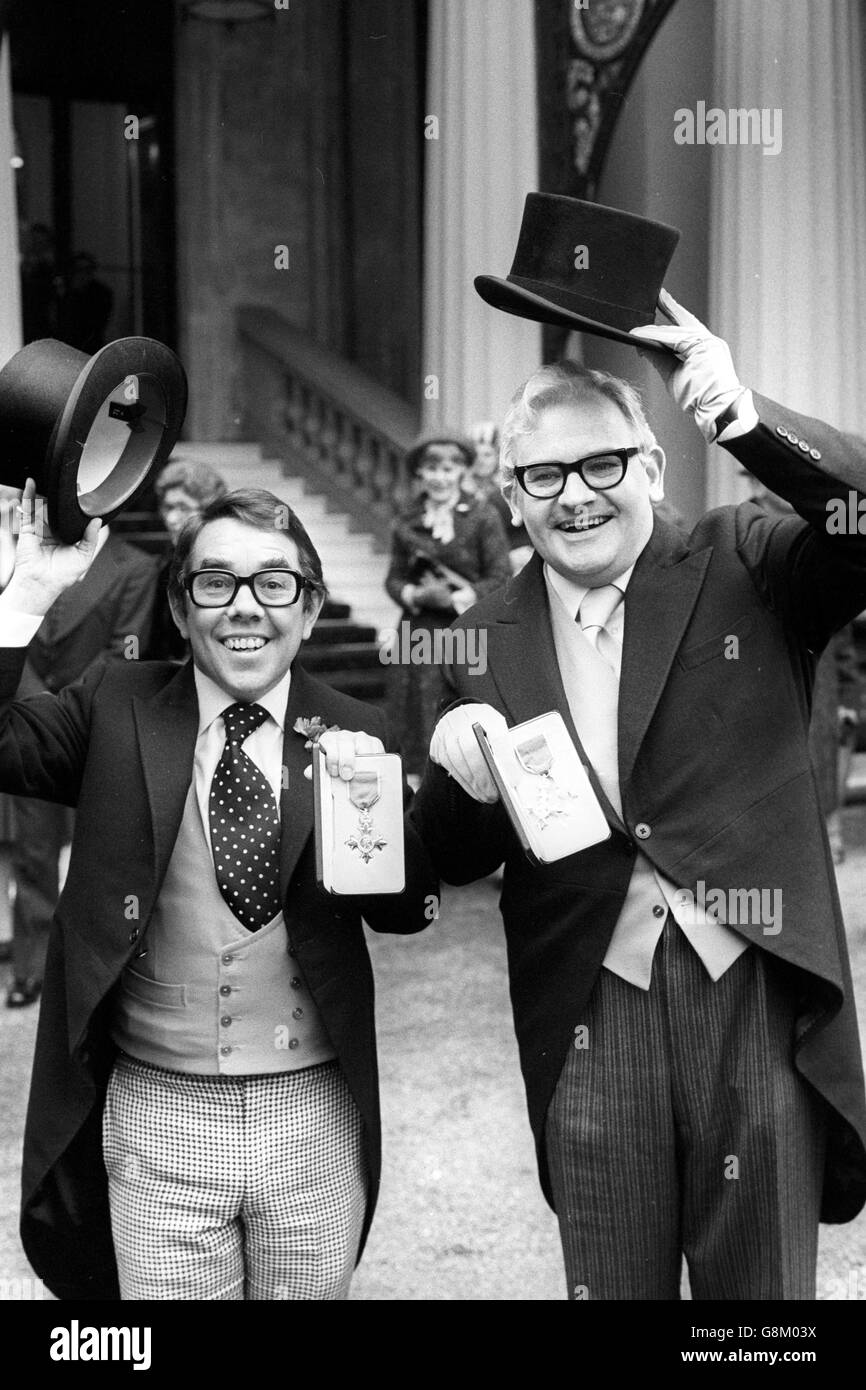 Smiles from television's Two Ronnies, comedians Ronnie Corbett (l) and Ronnie Barker, at Buckingham Palace after receiving the OBE from Queen Elizabeth II at an investiture. Stock Photo