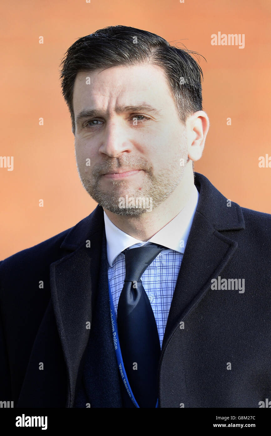 Detective sergeant stuart hinton outside warwickshire police