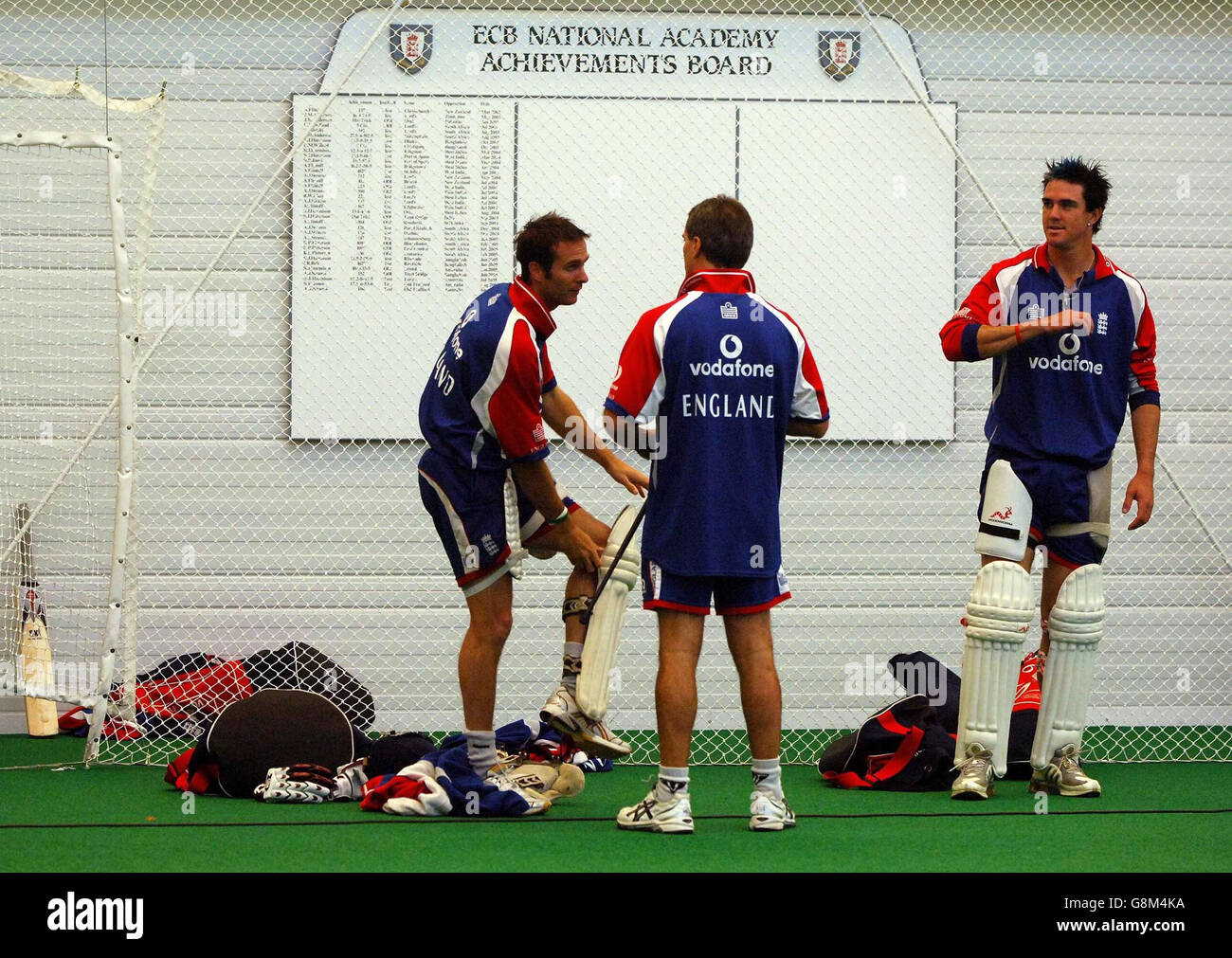England's Kevin Pietersen (R) and Michael Vaughan (L) talk to assistant coach Tim Boon during practice at the indoor National Cricket Academy in Loughborough, Wednesday August 24, 2005, ahead of the fourth npower Test match against Australia. The series is level at 1-1. PRESS ASSOCIATION Photo. Photo credit should read: Rui Vieira/PA. Stock Photo