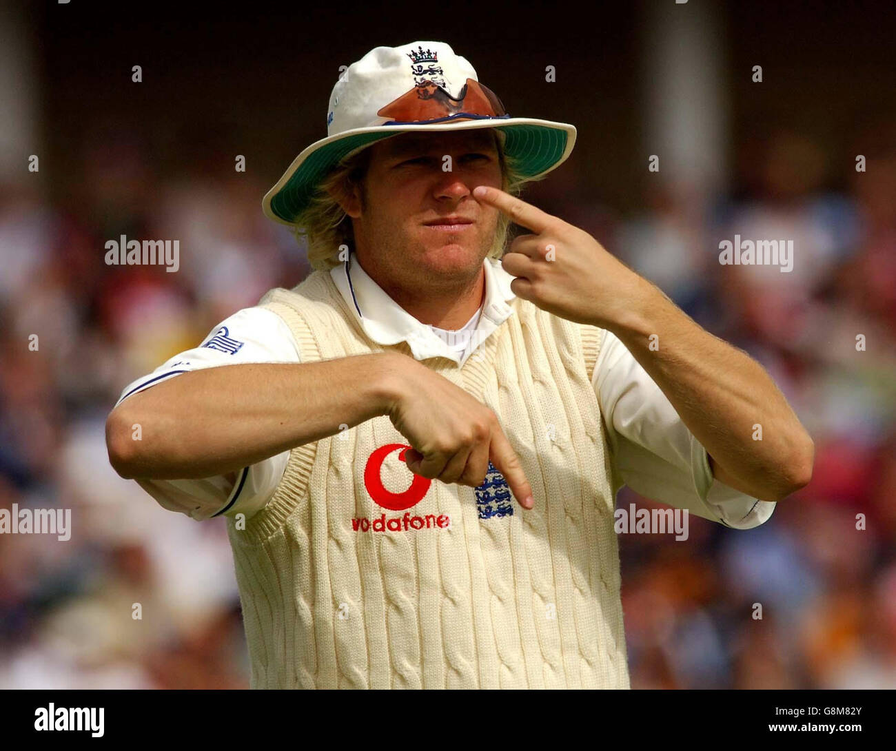 England's Matthew Hoggard signals that he wants to leave the field against Australia during the fourth day of the fourth npower Test match at Trent Bridge, Nottingham, Sunday August 28, 2005. PRESS ASSOCIATION Photo. Photo credit should read: Rui Vieira/PA. Stock Photo