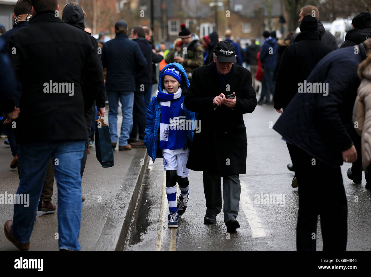 Fulham fans the sky bet championship match at loftus road hi-res stock ...