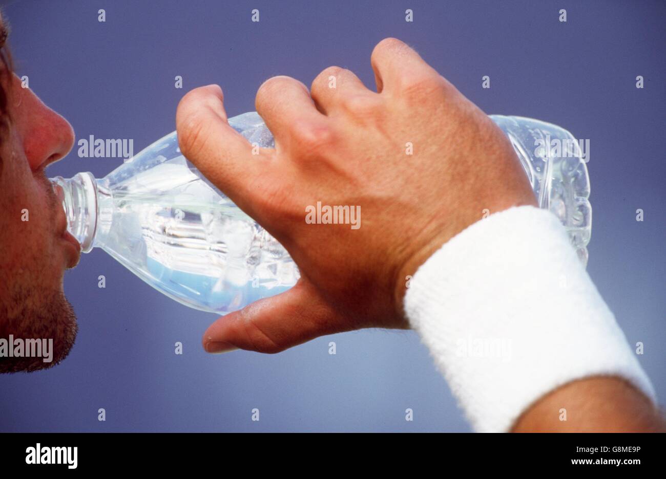Patrick Rafter Water Patrick rafter takes a drink between games hi-res stock photography and ...