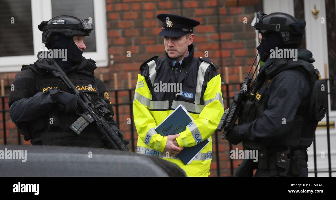 Armed Gardai from the forces Emergency Response Unit on patrol in North Inner City Dublin as gang violence has resulted in two murders in four days. Stock Photo