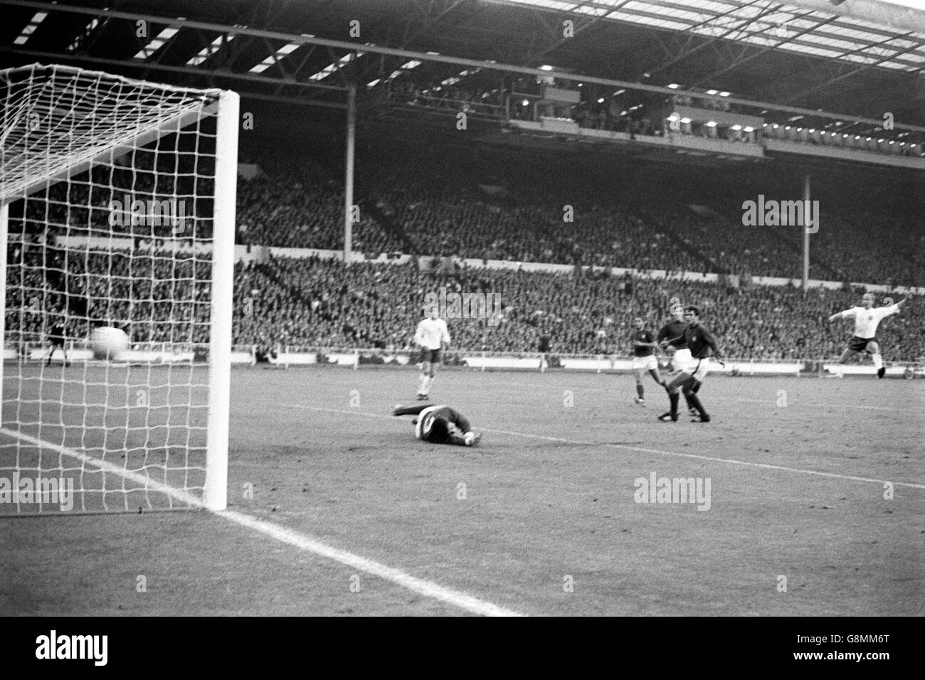 Soccer - World Cup England 1966 - Semi Final - Portugal v England - Wembley Stadium. England's Bobby Charlton (r) fires his team's second goal past Portugal goalkeeper Jose Pereira (l) Stock Photo