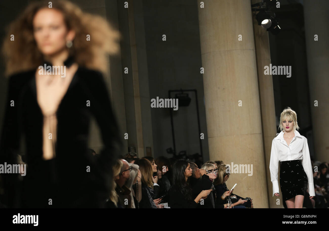 Models on the catwalk at the TopShop Unique fashion show, held at the QEII  Centre in London, as part of London Fashion Week Spring/Summer 2016 Stock  Photo - Alamy