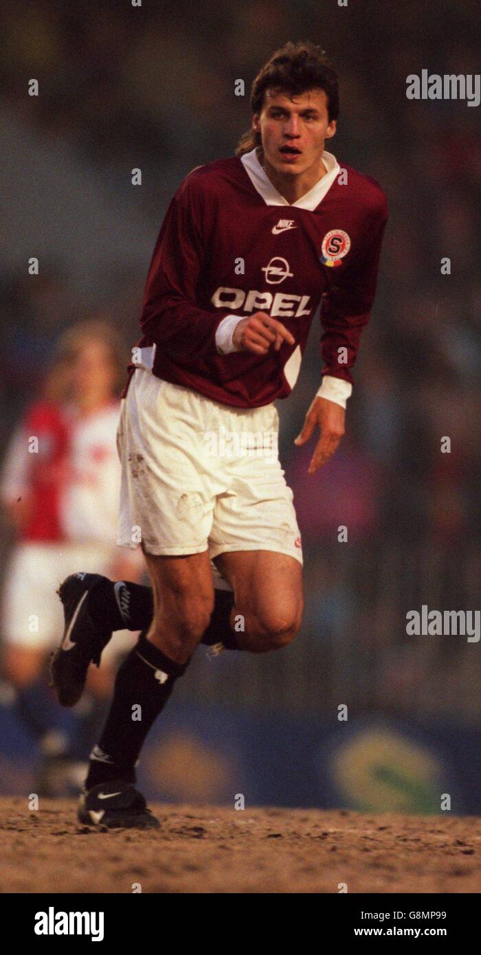 Czech Soccer - Sparta Prague v Slavia Prague. The Sparta Prague wall  defends a Slavia Prague free kick Stock Photo - Alamy