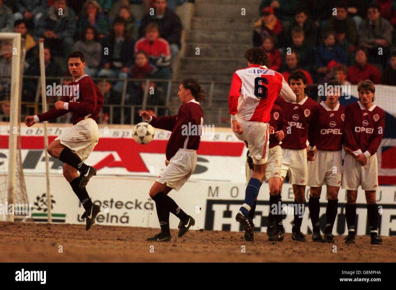 Czech Soccer - Sparta Prague v Slavia Prague. The Sparta Prague wall  defends a Slavia Prague free kick Stock Photo - Alamy