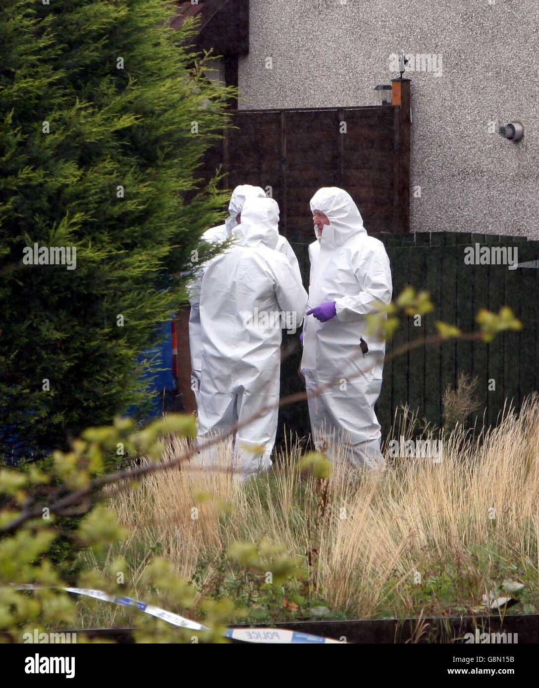 Police forensic officers outside a house in the Camps Rigg area of Livingston, where they discovered a body during a search in connection with the death of schoolboy Rory Blackhall, Sunday August 28, 2005. See PA story POLICE Schoolboy. PRESS ASSOCIATION photo. Photo credit should read: PA. Stock Photo