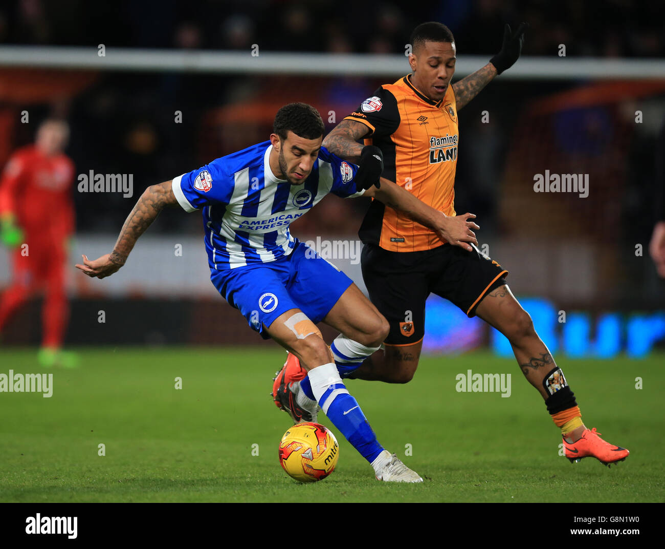 Hull City's Abel Hernandez (right) and Brighton and Hove Albion's Connor Goldson battle for the ball during the Sky Bet Championship match at the KC Stadium, Hull. Stock Photo