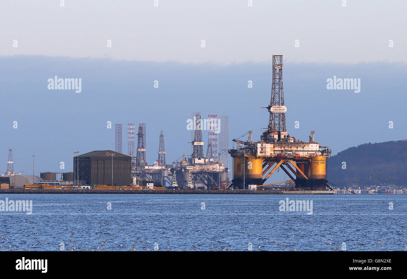 Oil rigs in Cromarty Firth Stock Photo - Alamy