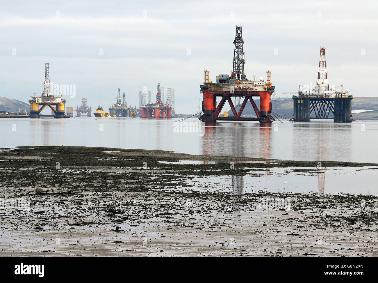 Stacked rigs hi-res stock photography and images - Alamy
