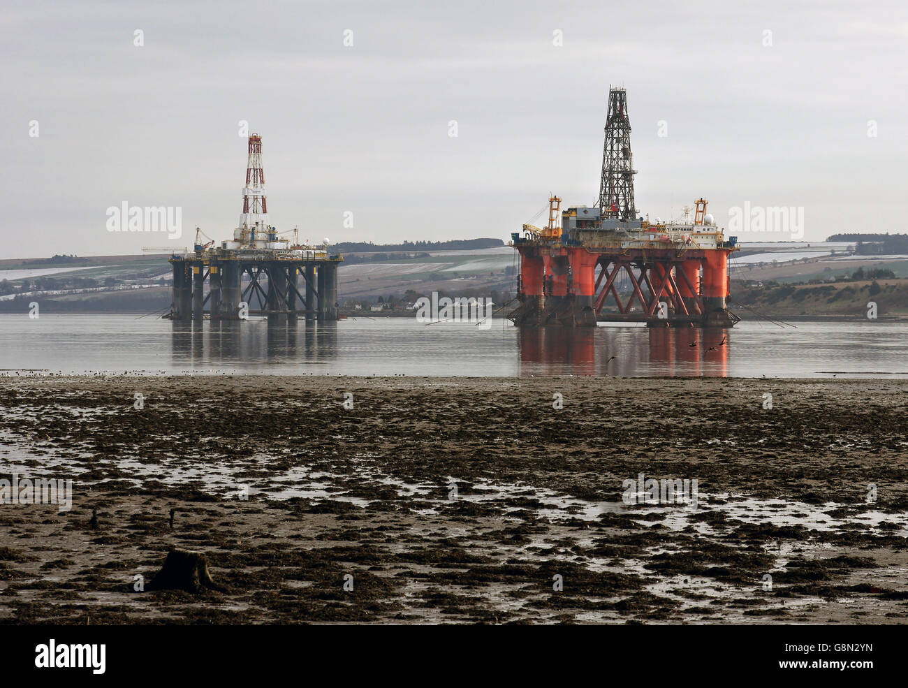 Oil rigs in Cromarty Firth Stock Photo - Alamy