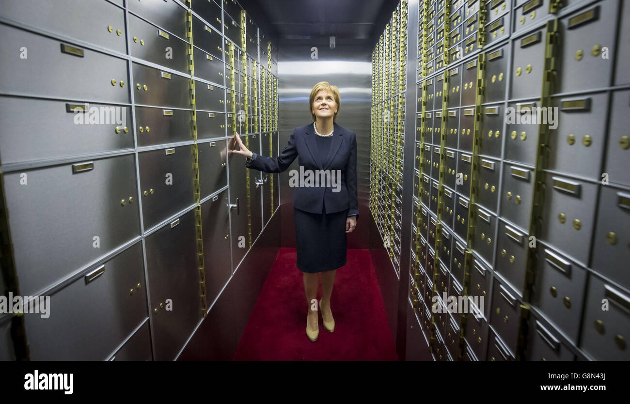 Glasgow Vaults opening Stock Photo Alamy