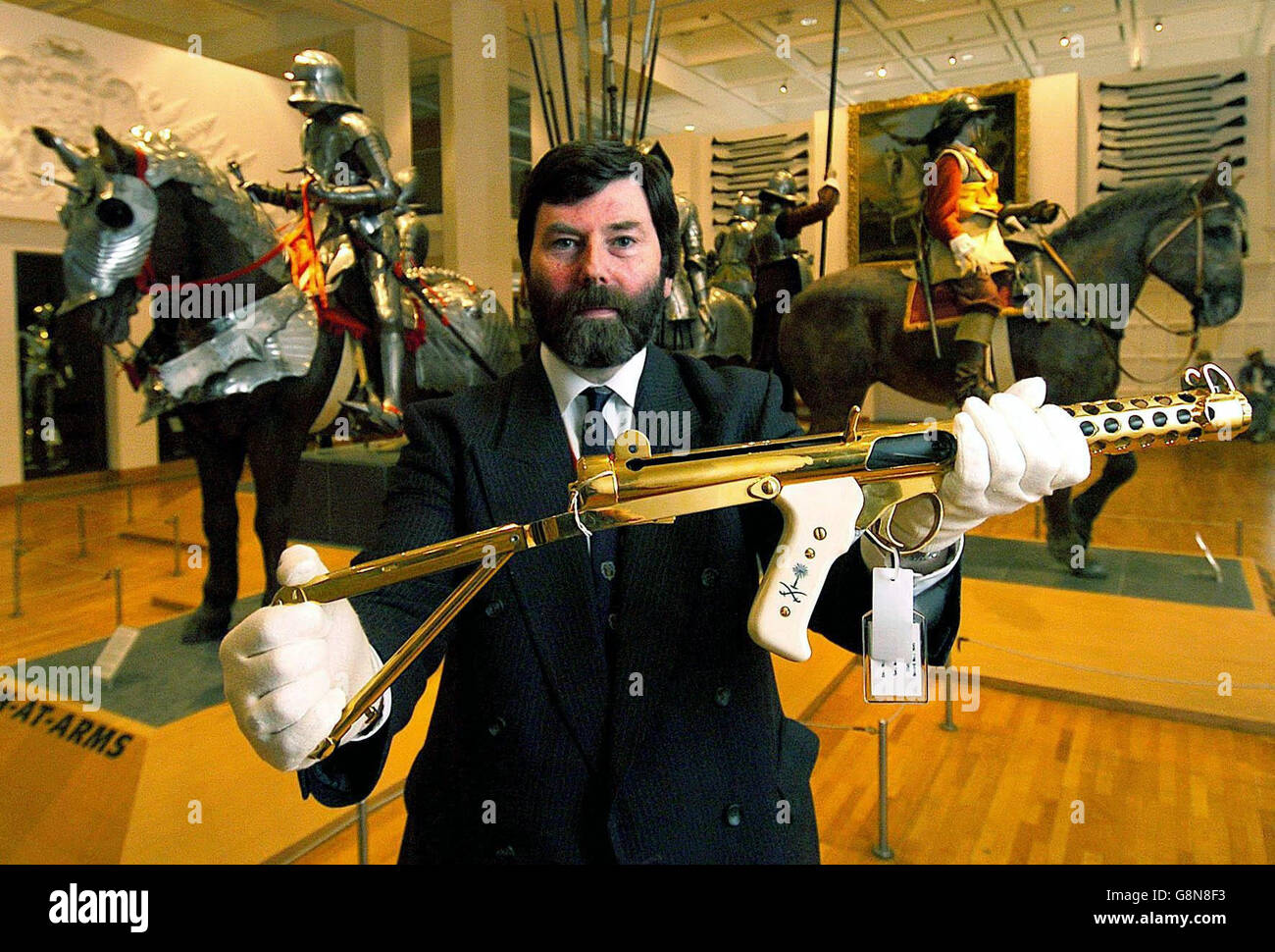 Graham Rimer from the Royal Armouries holds a gold-plated Sterling sub-machine gun that was one of a batch made for an Arab state's Royal Guard, in the Royal Armouries in Leeds, Thursday September 1, 2005. An historic Ministry of Defence collection of working military firearms that was originally kept in the Tower of London before being dispersed has been rehoused today at the national museum of arms and armour in Leeds. See PA story DEFENCE Guns. PRESS ASSOCIATION Photo. Photo credit should read: John Giles/PA. Stock Photo