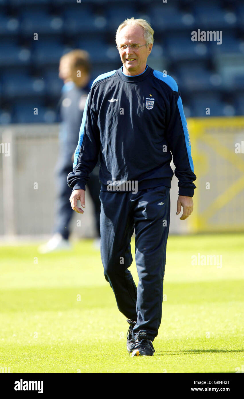 Soccer - FIFA World Cup 2006 Qualifier - Group Six - Northern Ireland v England - England Training - Windsor Park Stock Photo