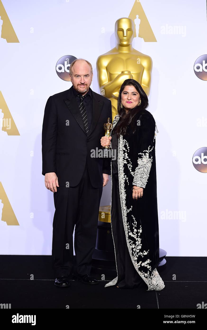 Louis C.K. presents the award for best documentary short at the Oscars on  Sunday, Feb. 28, 2016, at the Dolby Theatre in Los Angeles. (Photo by Chris  Pizzello/Invision/AP Stock Photo - Alamy