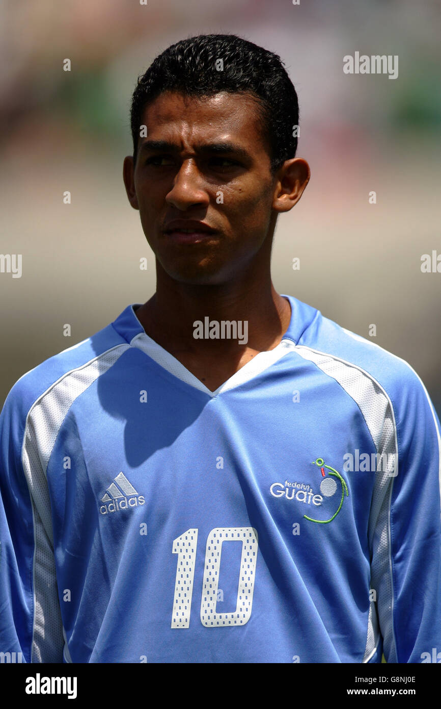 Soccer - CONCACAF Gold Cup 2005 - Group C - Mexico v Guatemala - Los Angeles Memorial Coliseum. Edwin Villatoro, Guatemala Stock Photo