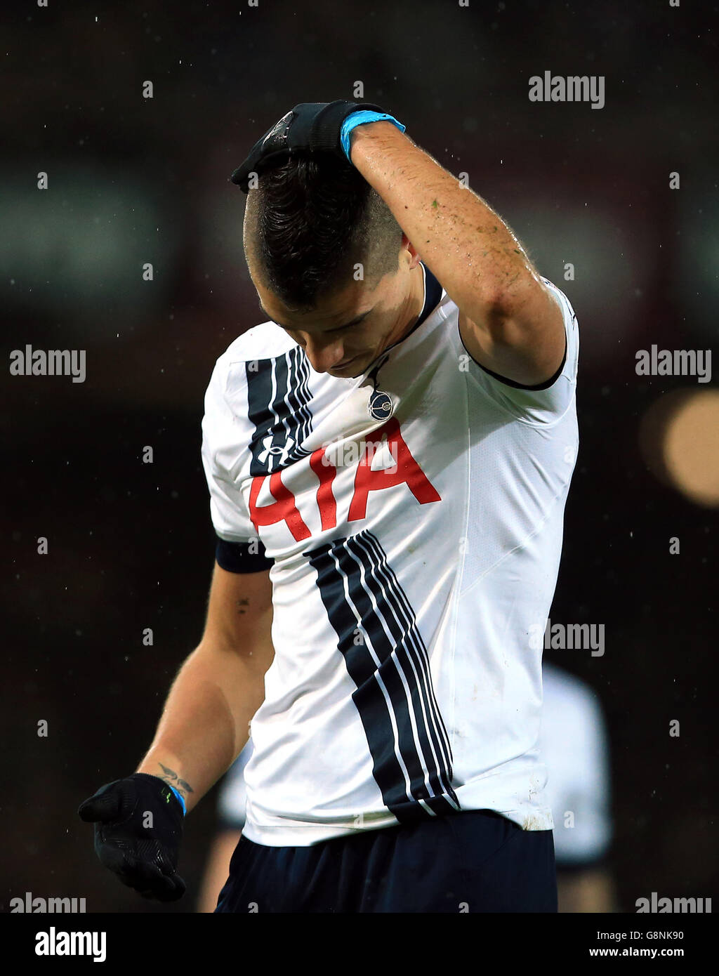 Tottenham Hotspur's Erik Lamela bleeds from his scalp after picking up an injury during the Barclays Premier League match at Upton Park, London. Stock Photo