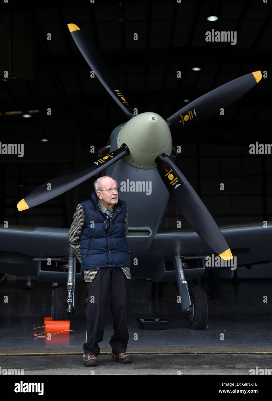 Gordon Monger, who was part of the Supermarine Spitfire design team during the Second World War, poses next to a spitfire before it prepares to take off from Southampton Airport to mark the 80th anniversary of the first Spitfire flight. Stock Photo