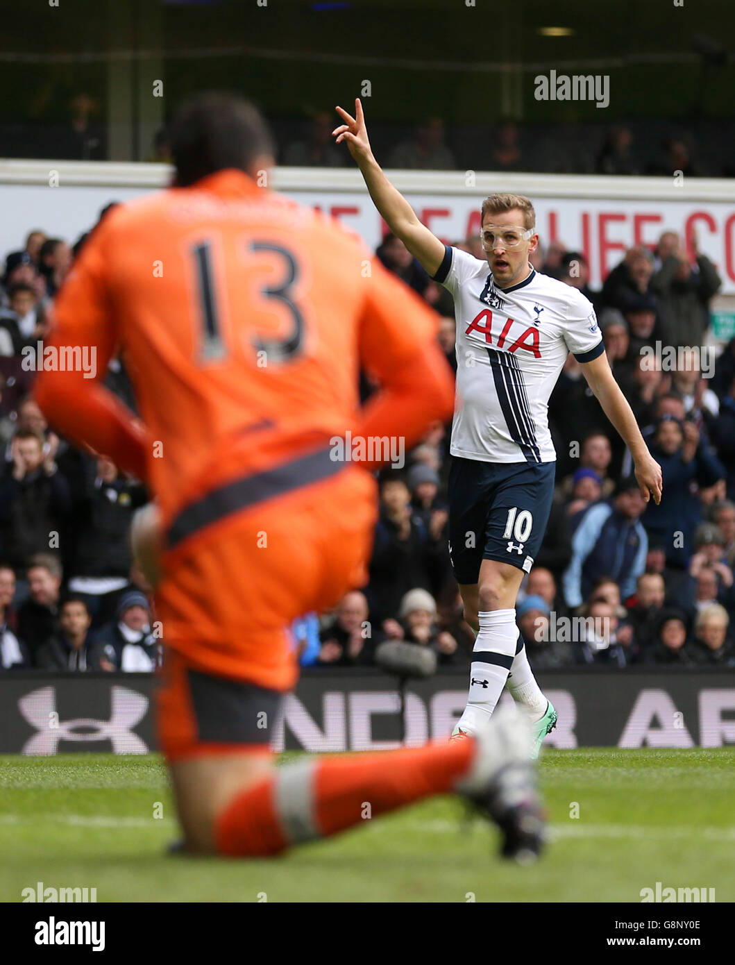 Tottenham Hotspur v Arsenal - Barclays Premier League - White Hart Lane. Tottenham Hotspur's Harry Kane gestures Stock Photo