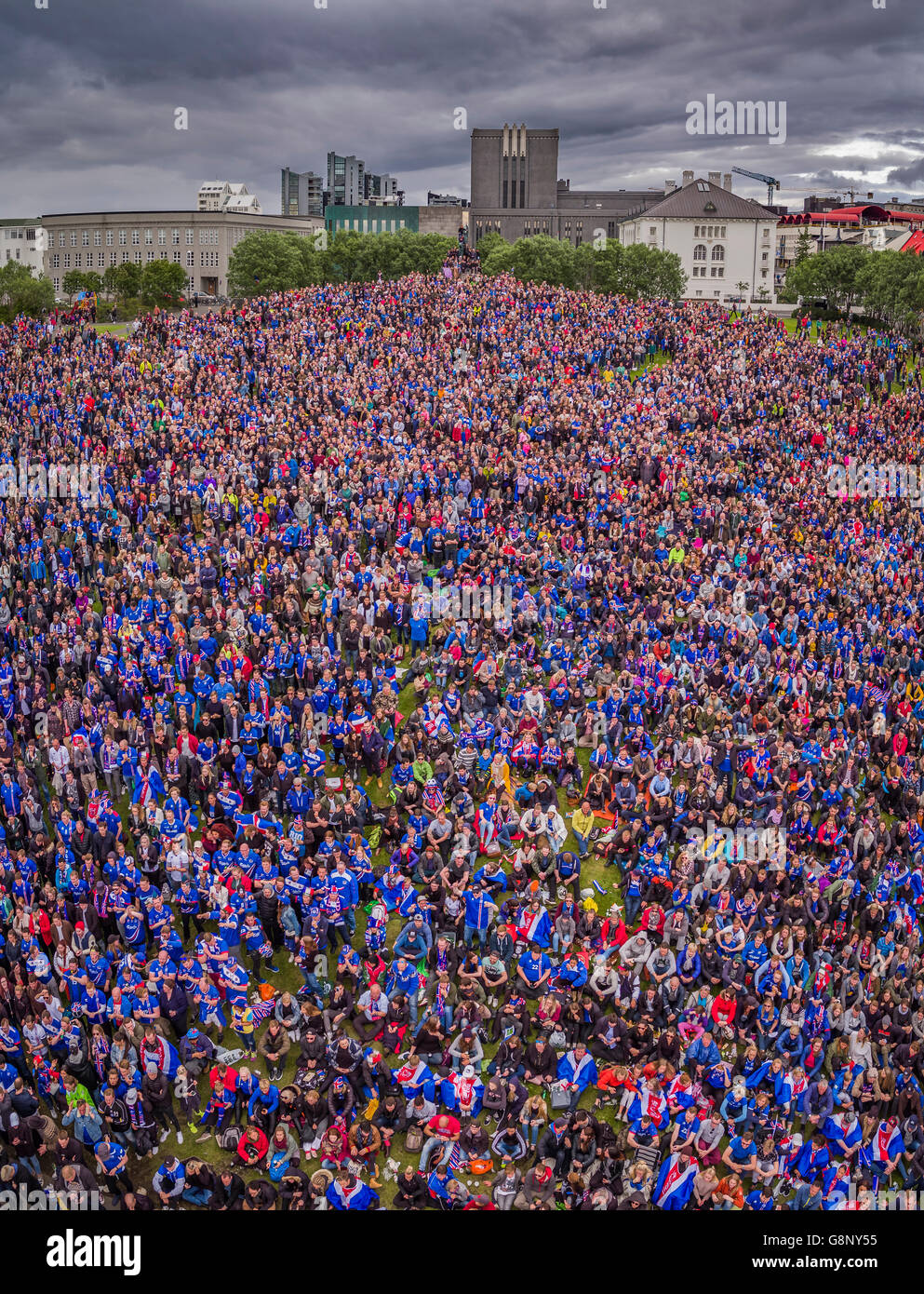 Crowds In Reykjavik Watching Iceland Vs England Uefa Euro 16 Football Tournament Reykjavik Iceland Iceland Won 2 1 Stock Photo Alamy Crowds In Reykjavik Watching Iceland Vs England Uefa Euro 16 Football Tournament Reykjavik Iceland Iceland Won 2 1 Stock Photo Alamy