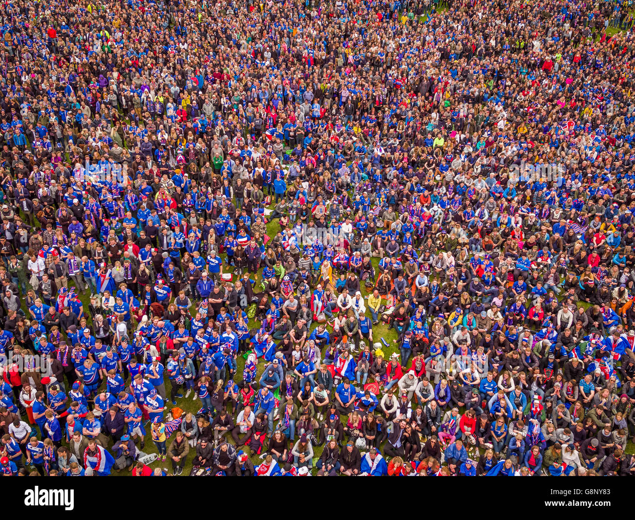 2 Millions De Won En Euros Crowds in Reykjavik watching Iceland vs England-UEFA Euro 2016 football  tournament, Reykjavik, Iceland. Iceland won 2-1 Stock Photo - Alamy