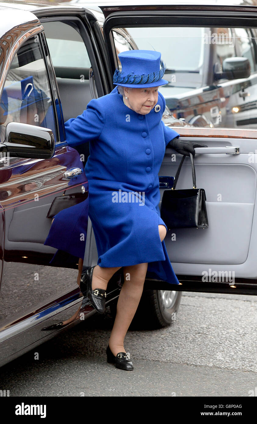 Queen elizabeth ii arrives princes trust centre in kennington hi-res