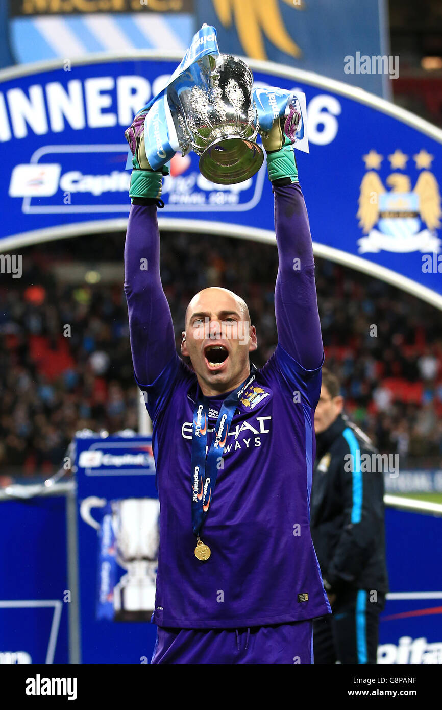 Manchester city goalkeeper willy caballero capital one cup hi res stock photography and images Alamy