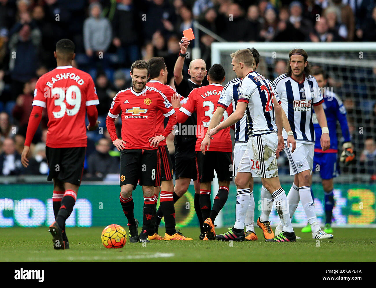 Match referee Mike Dean sends Manchester United's Juan Mata (second left) off during the Barclays Premier League match at The Hawthorns, West Bromwich. Stock Photo
