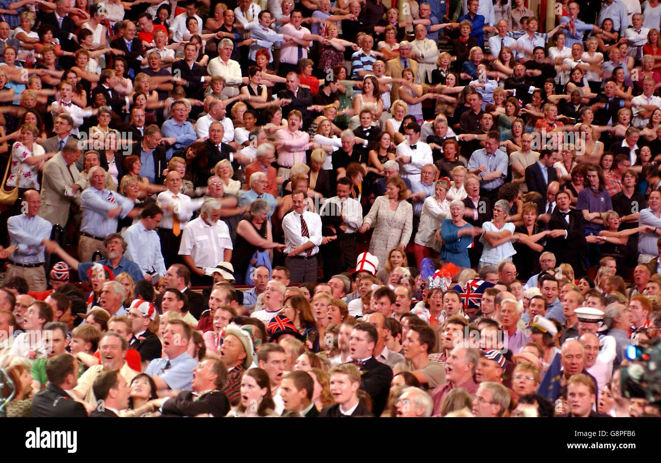 last night of the proms dress code The crowds enjoy the Last Night At The Proms at the Royal Albert Hall,  London Saturday September 10 2005. PRESS ASSOCIATION Photo. Photo credit  should read: Tabatha Fireman/PA Stock Photo