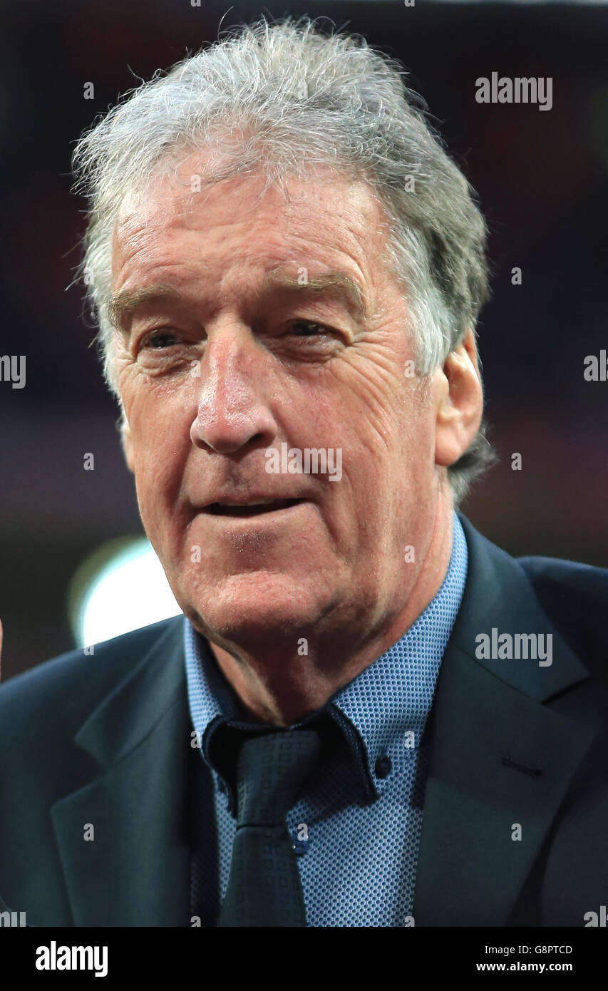 Former manchester city player tommy booth hi-res stock photography and ...