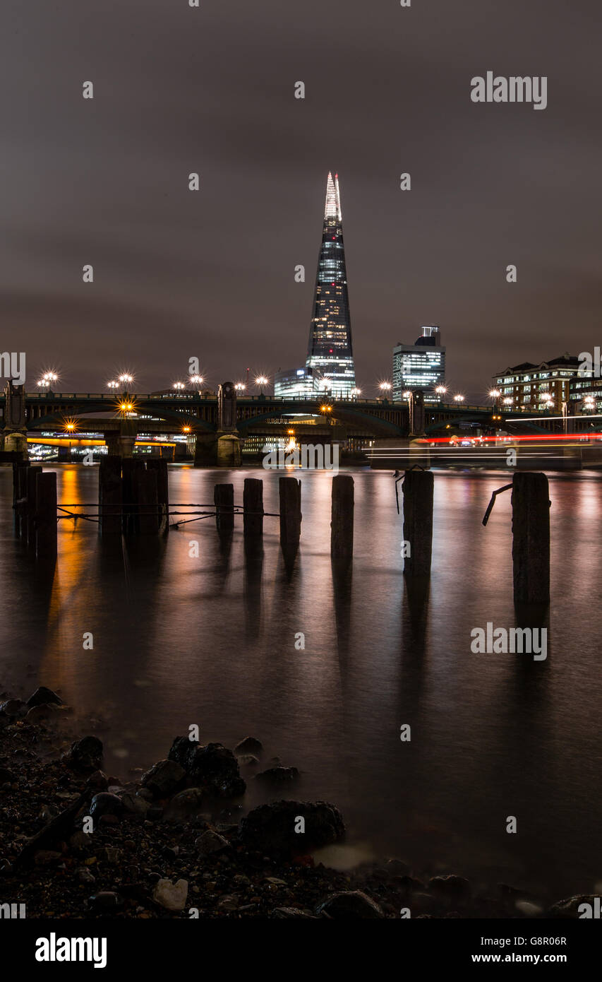 City Views - London. General view of the Shard at low tide along the River Thames Stock Photo