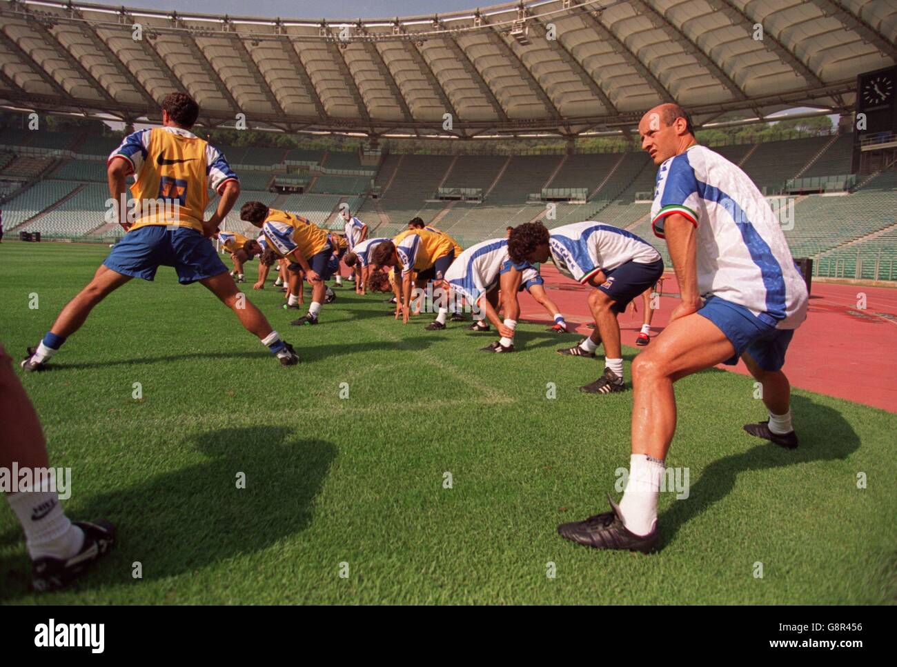 Soccer - World Cup Qualifier - Italy v England - Italy Training. Italy's Attilio Lombardo (right) during training Stock Photo