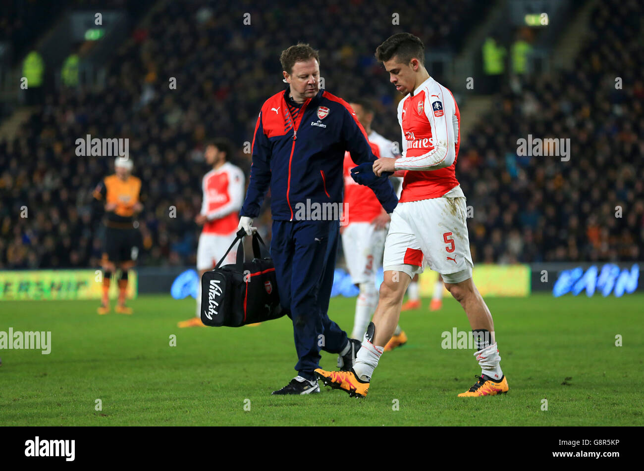 Arsenal's Gabriel Paulista leaves the pitch injured during the FA Cup, fifth round replay match at the KC Stadium, Hull. Stock Photo